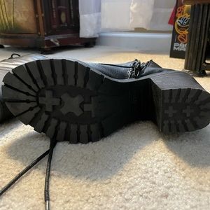 Zigisoho women’s boots black very good condition.